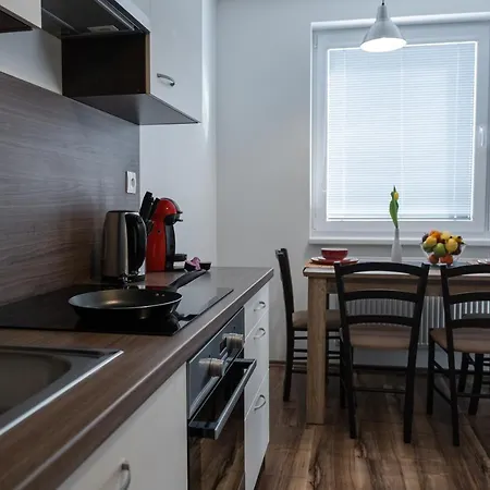 Sgl Liptovska With Free Parking Apartamento